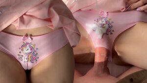 หีไร้ขนแคมชมพู หอยฝรั่งแฟนบอกขอแค่เอาควยถูๆหีแบบไม่สอดใส่หี Mia Foster”มิอา ฟอสเตอร์”น้ำเยิ้มแฉะเปียกเกินกว่าจะหยุดได้ยัดไปยัดมาเข้าไปในรูหีกระเเทกมิดด้ามร้องครางลั่น